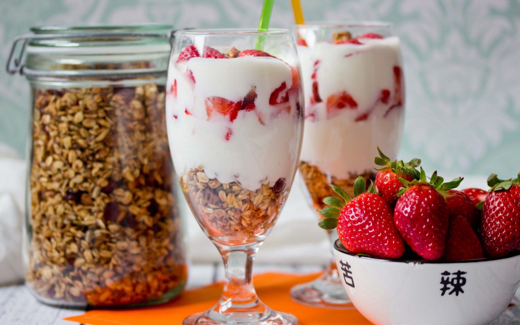 muesli, cereal, yogurt, berries, strawberries