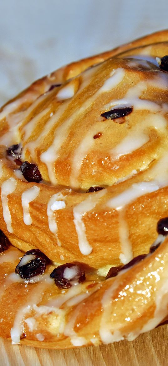 bun, raisins, glaze, pastry