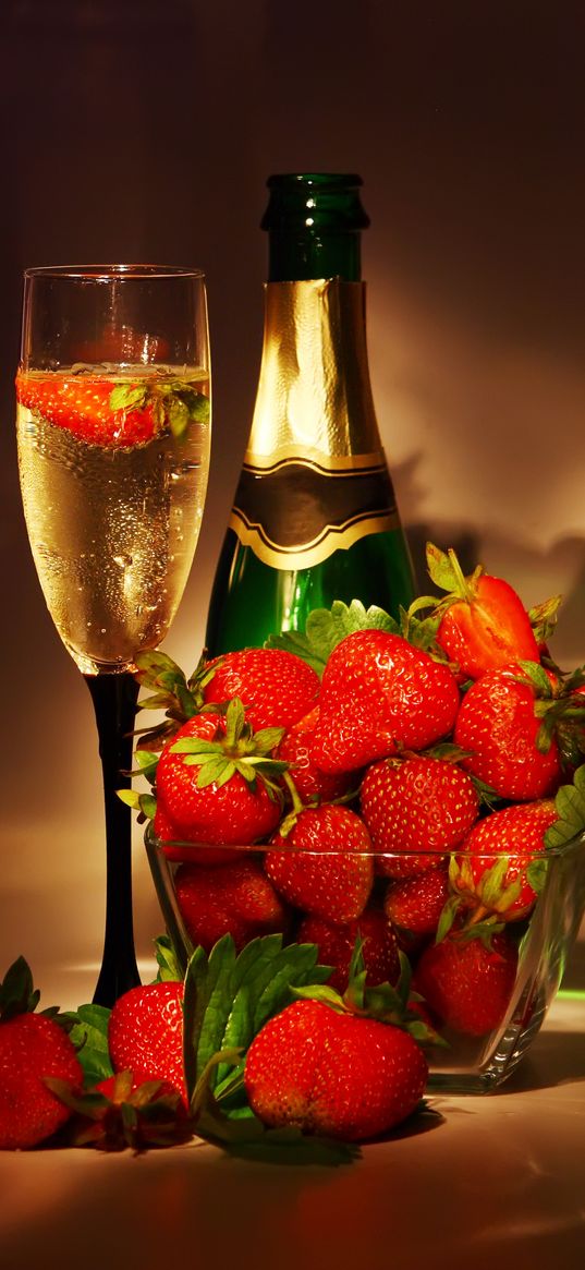 champagne, strawberry, glass