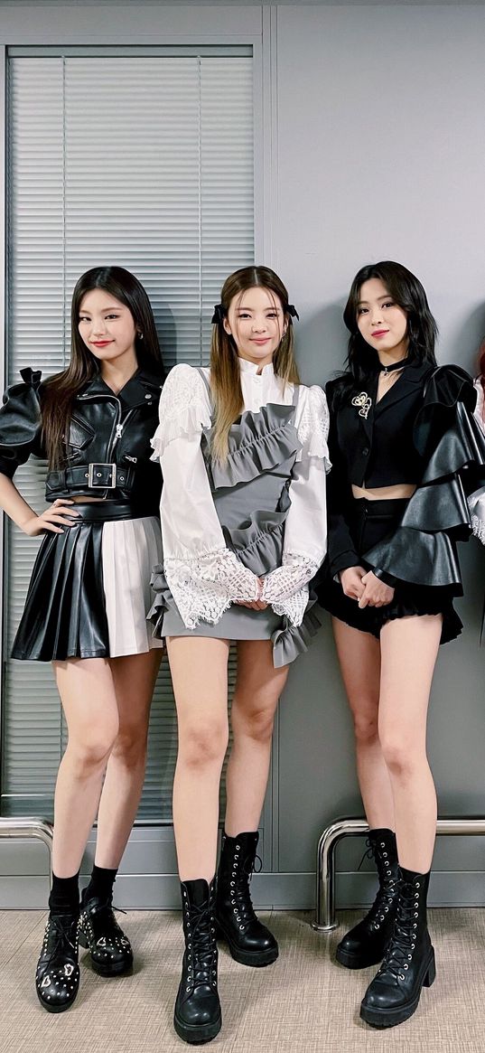 itzy, k-pop group, girls, singers