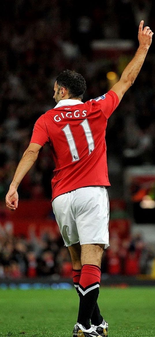 ryan giggs, soccer player, football, red uniform, number 11