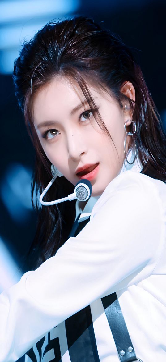 wang yiren, everglow, k-pop, singer, microphone, asian, beauty, girl