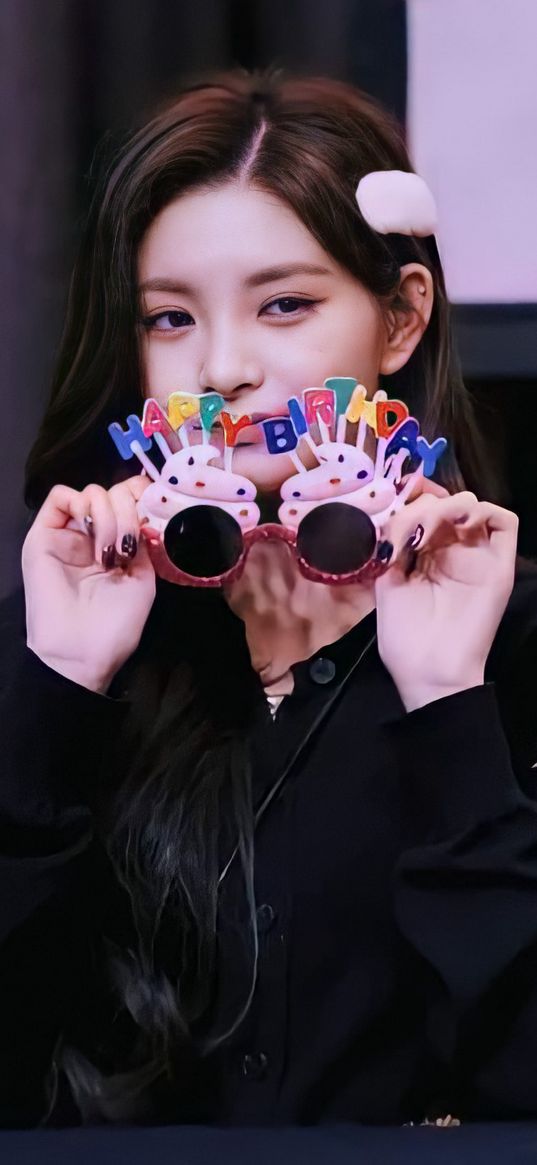 wang yiren, yiren, everglow, singer, k-pop, cute, glasses, girl, korea