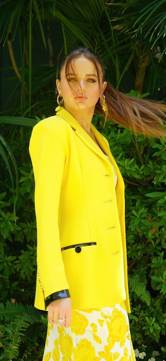 joey king, hollywood, actress, yellow