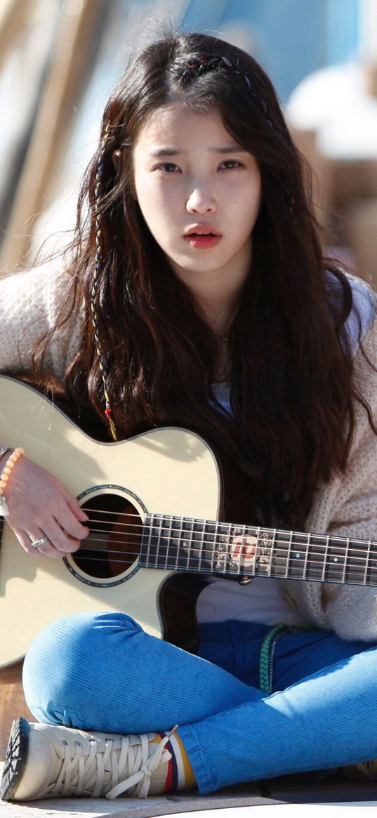 lee ji eun, iu, singer, k-pop, guitar