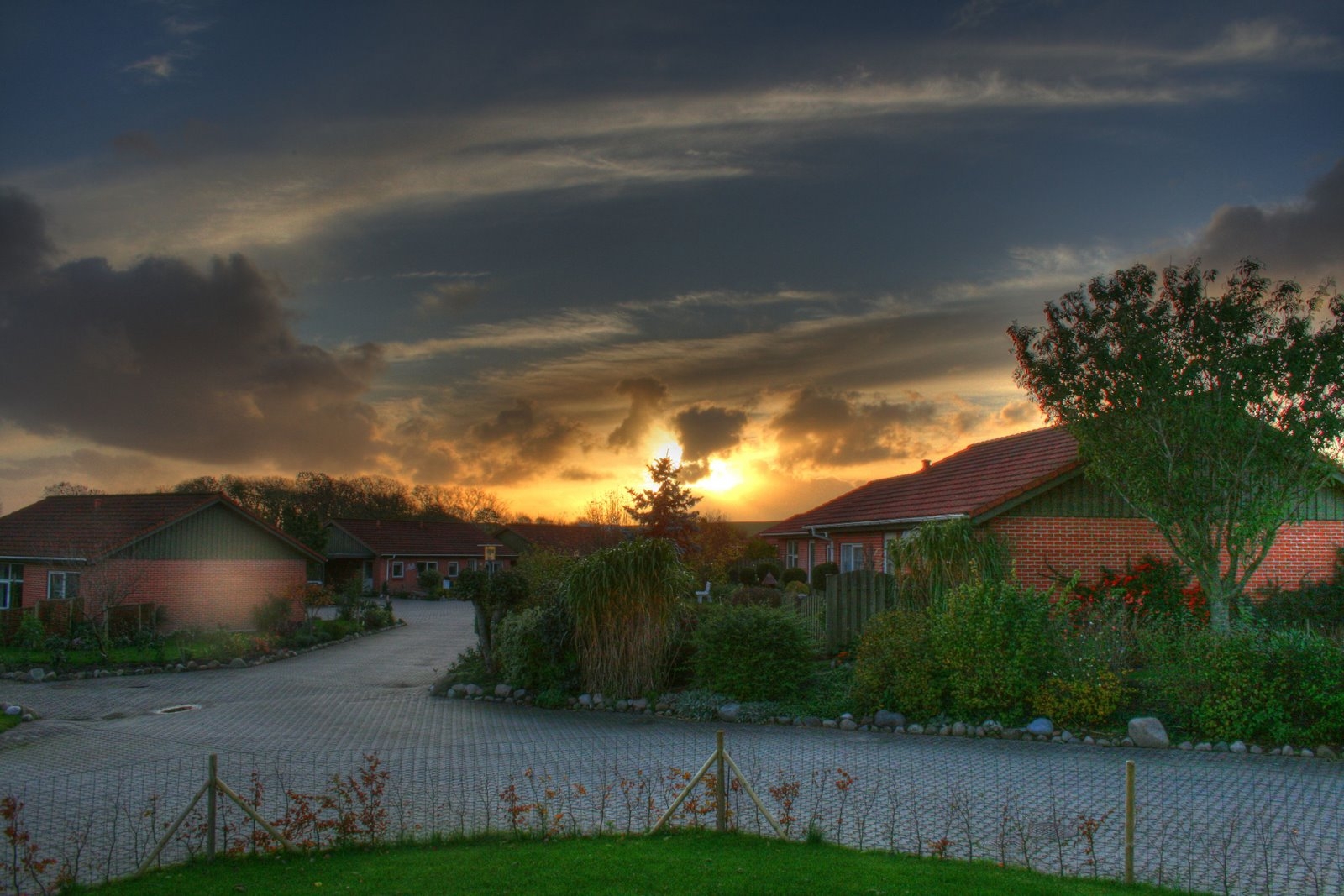 village, clouds, home, yards