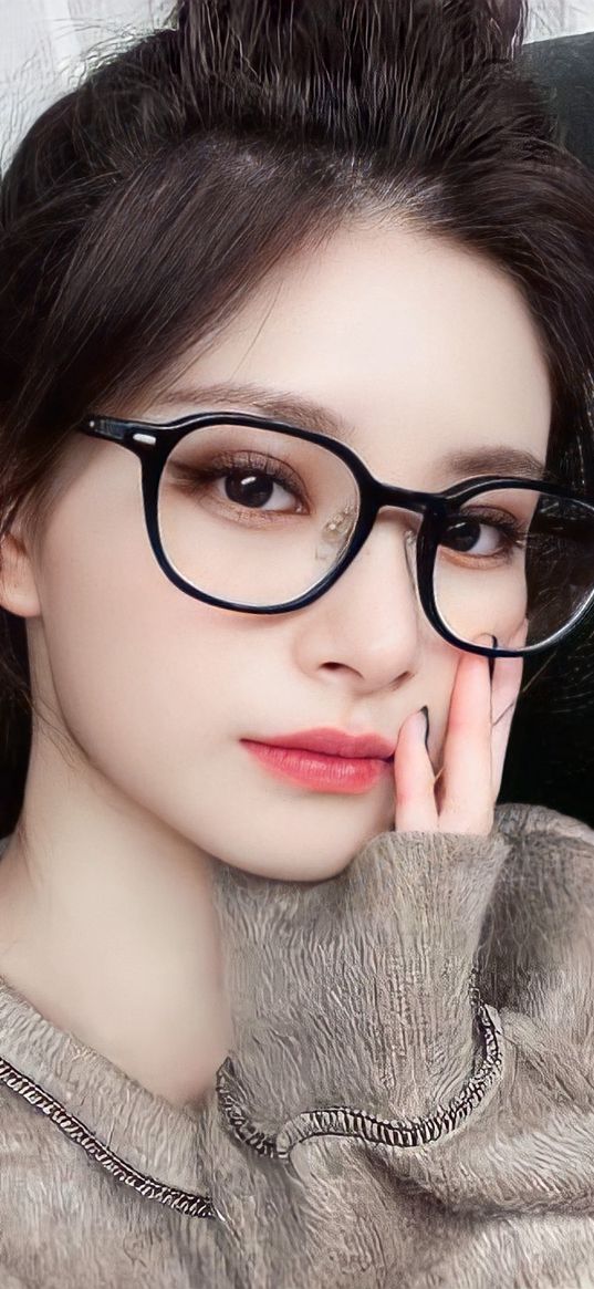 wang yiren, k-pop, girl, cute, idol, korea, singer, glasses