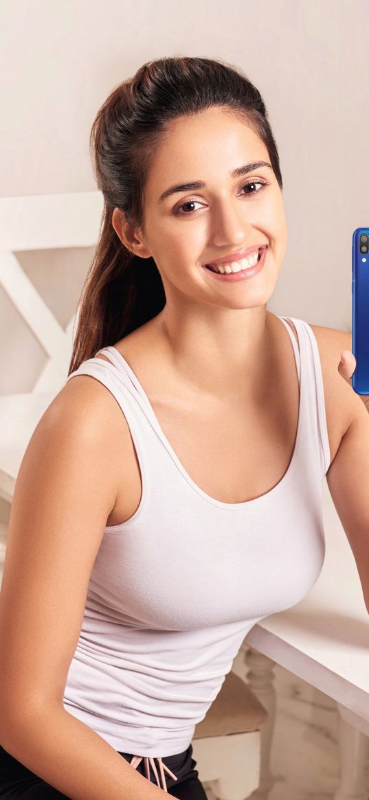 disha patani, actress, girl, brunette, smile, smartphone, bollywood