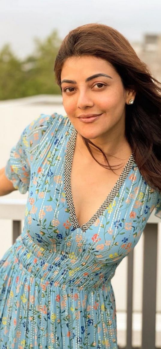 kajal agarwal, actress, bollywood, balcony, pose