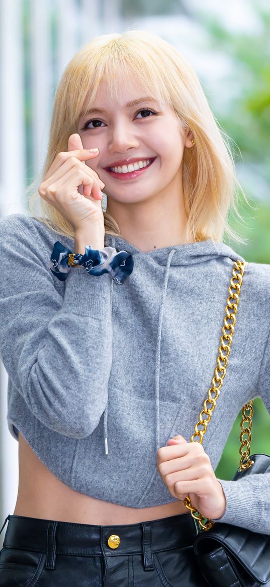 lalisa manoban, blackpink, k-pop, singer, girl, beautiful, blonde, smile, funny, handbag, asian