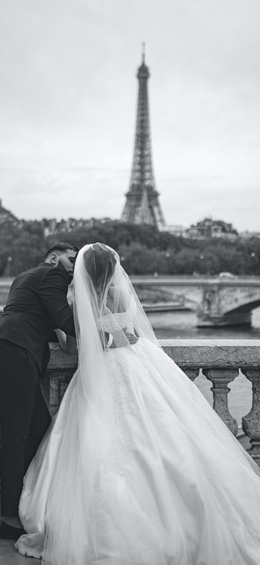 newlyweds, couple, white dress, river, bridge, eiffel tower, paris, black and white