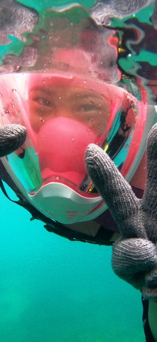 scuba diver, mask, glove, gesture