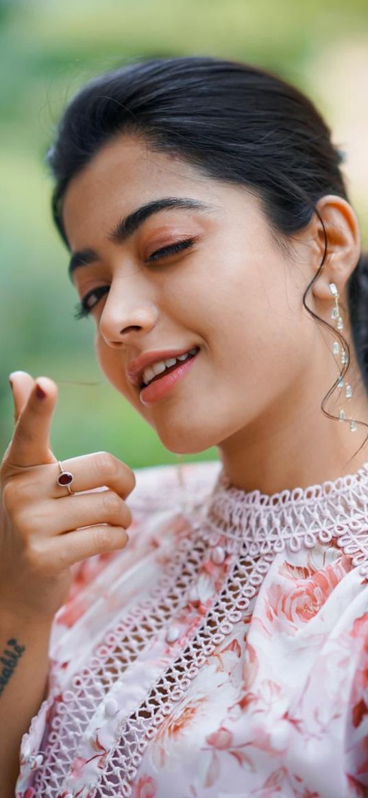 rashmika mandanna, actress, model, bollywood, gesture