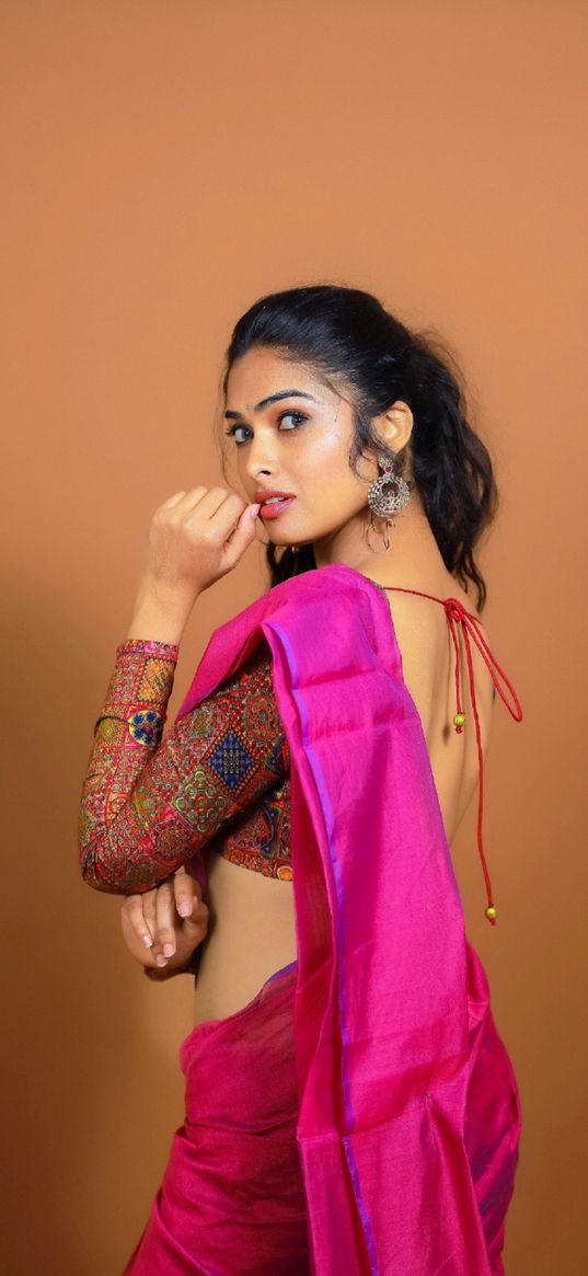 divi vadthya, actress, model, girl.sari