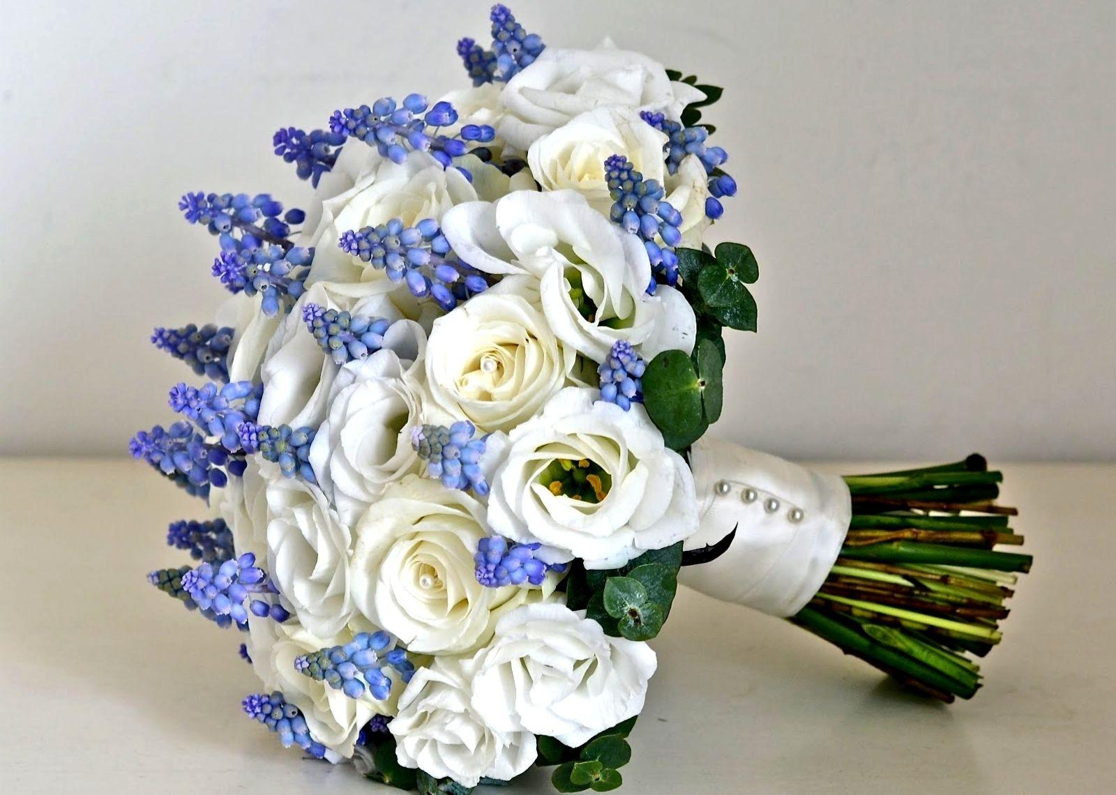 roses, lisianthus russell, muscari, beads, flowers, bouquet