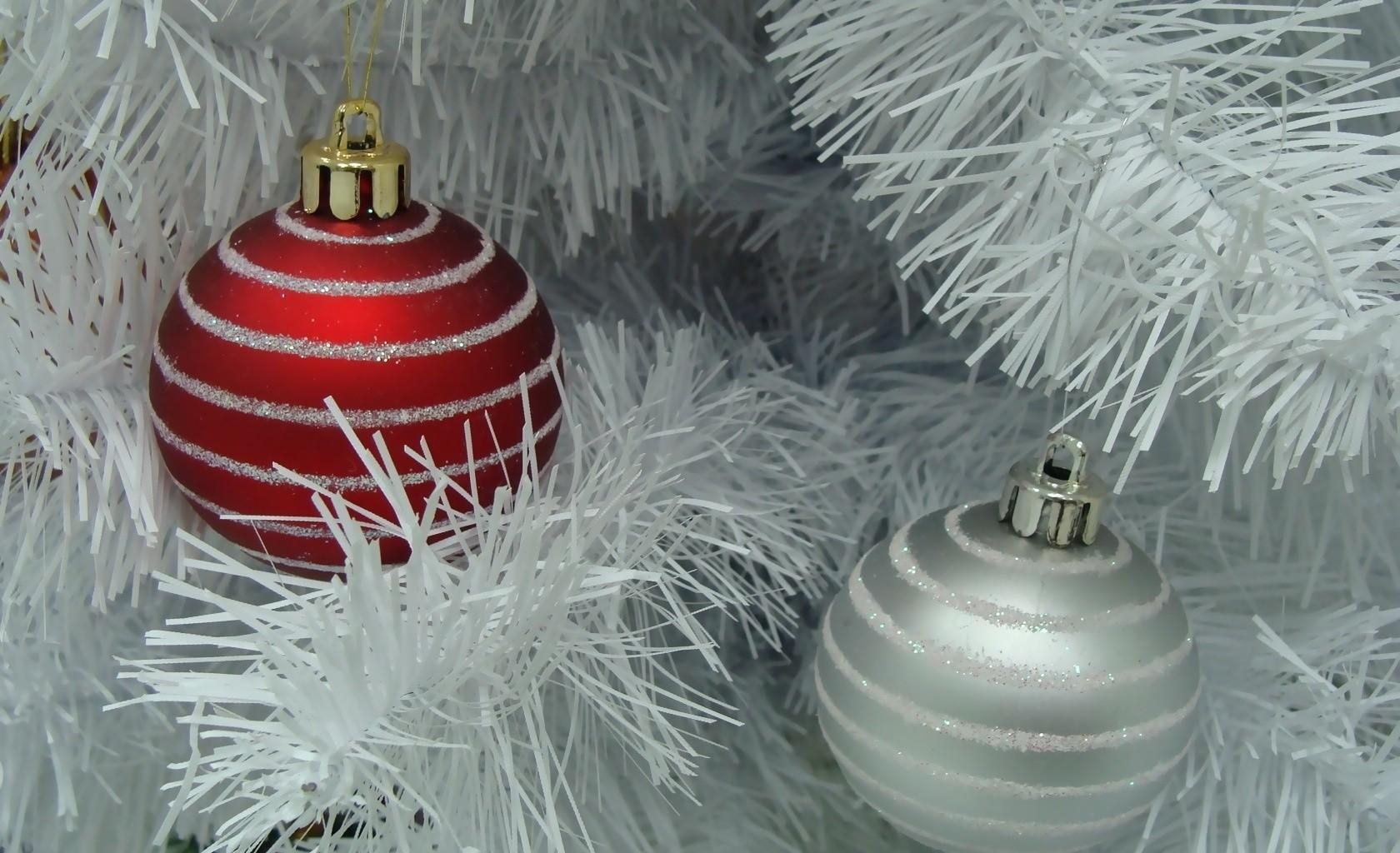 christmas decorations, balloons, steam, branches, tree, close-up