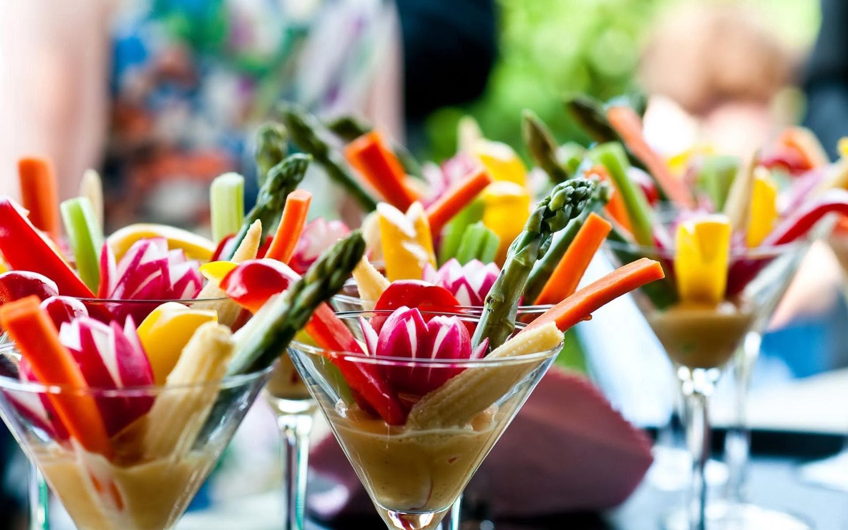 vegetables, cocktail, corn, carrots, garden radish, sauce