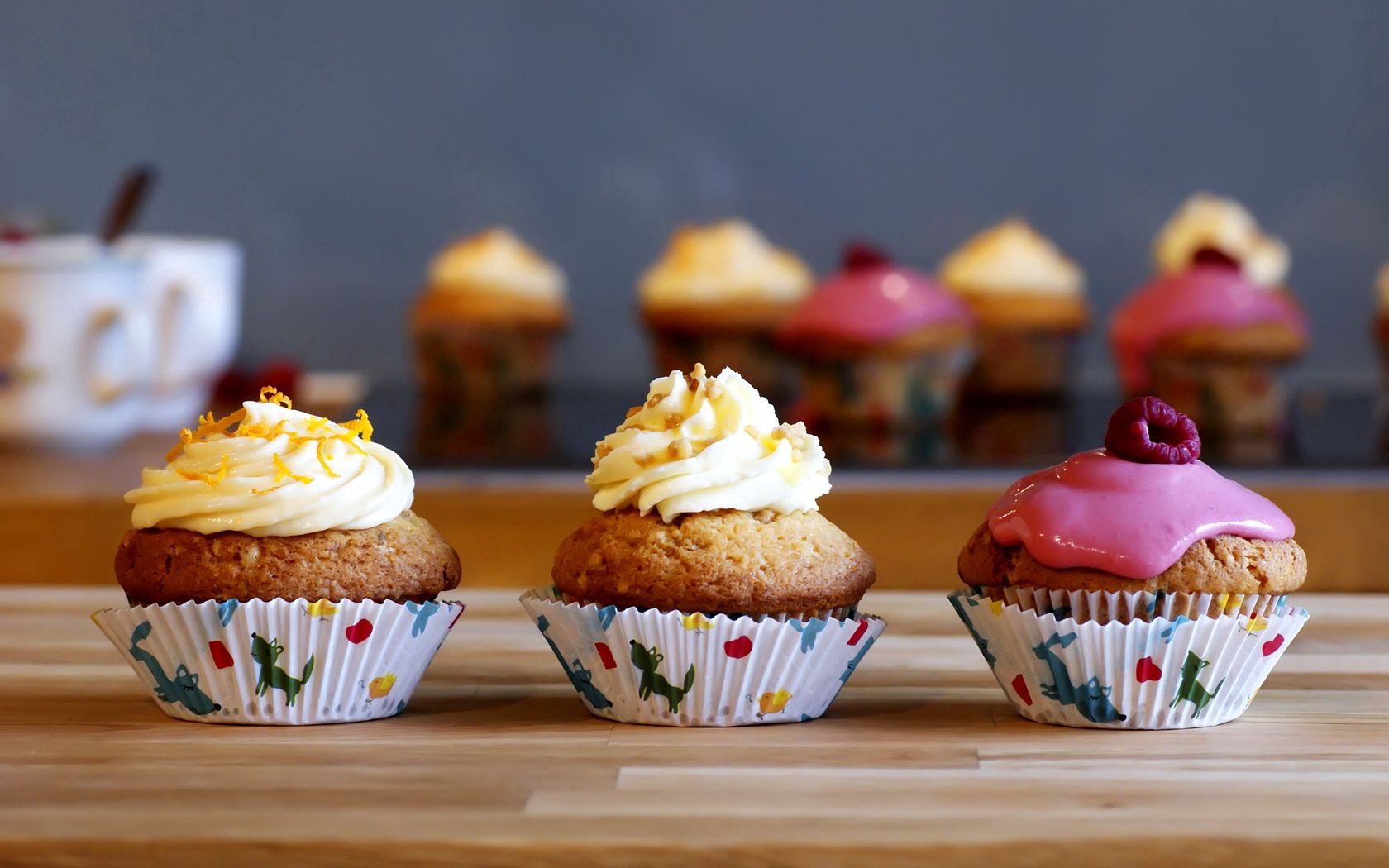 fruitcakes, cream, raspberry, dessert