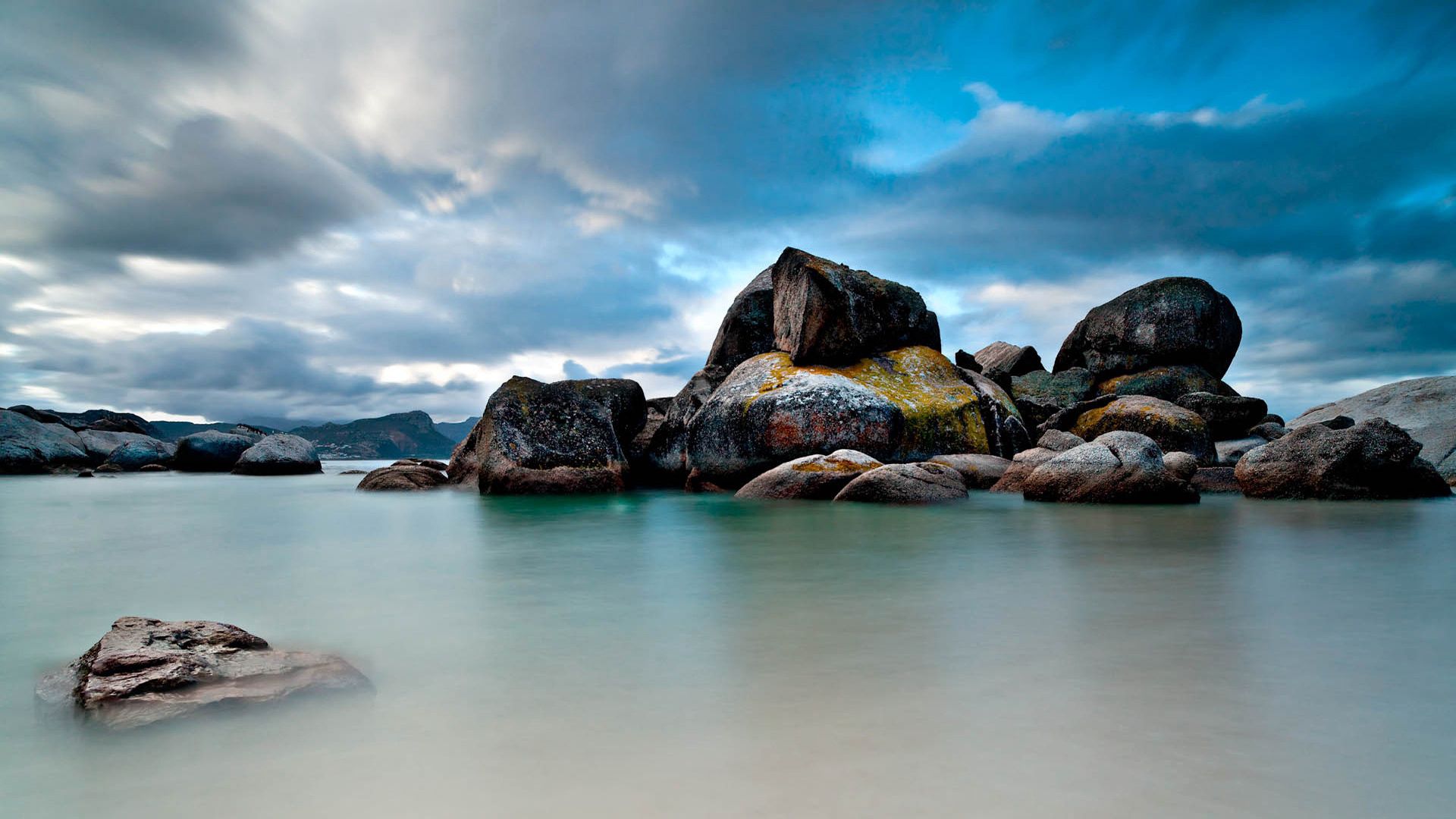 stones, boulders, sea