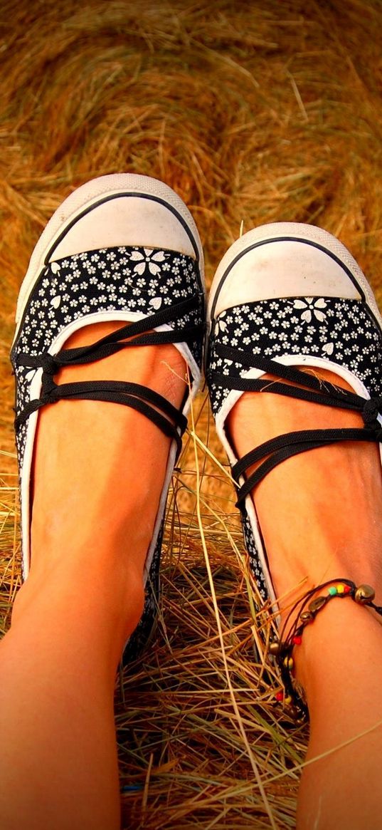 legs, shoes, hay, grass, sit