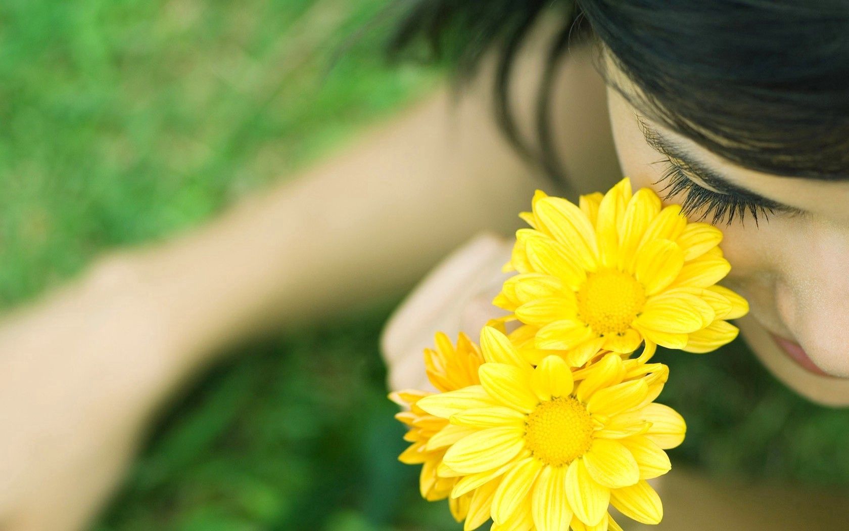 grass, girl, lashes, chamomile