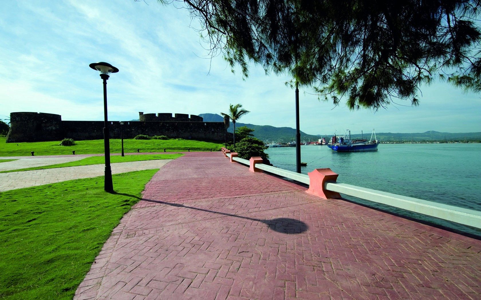 embankment, lamp, solarly, shadow, ship, mooring