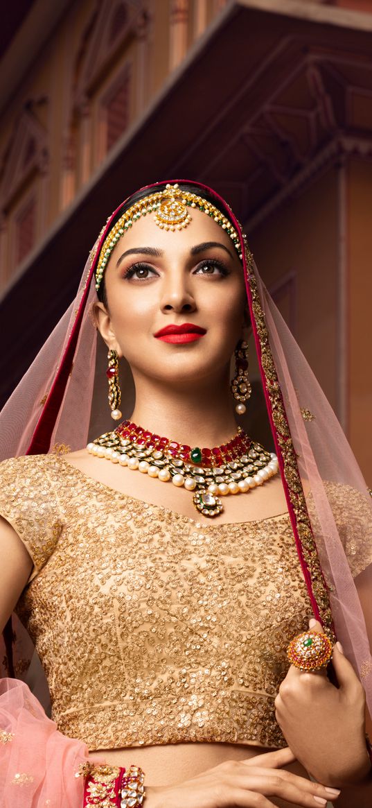 kiara advani, actress, beautiful, jewelry, national costume, bollywood, india