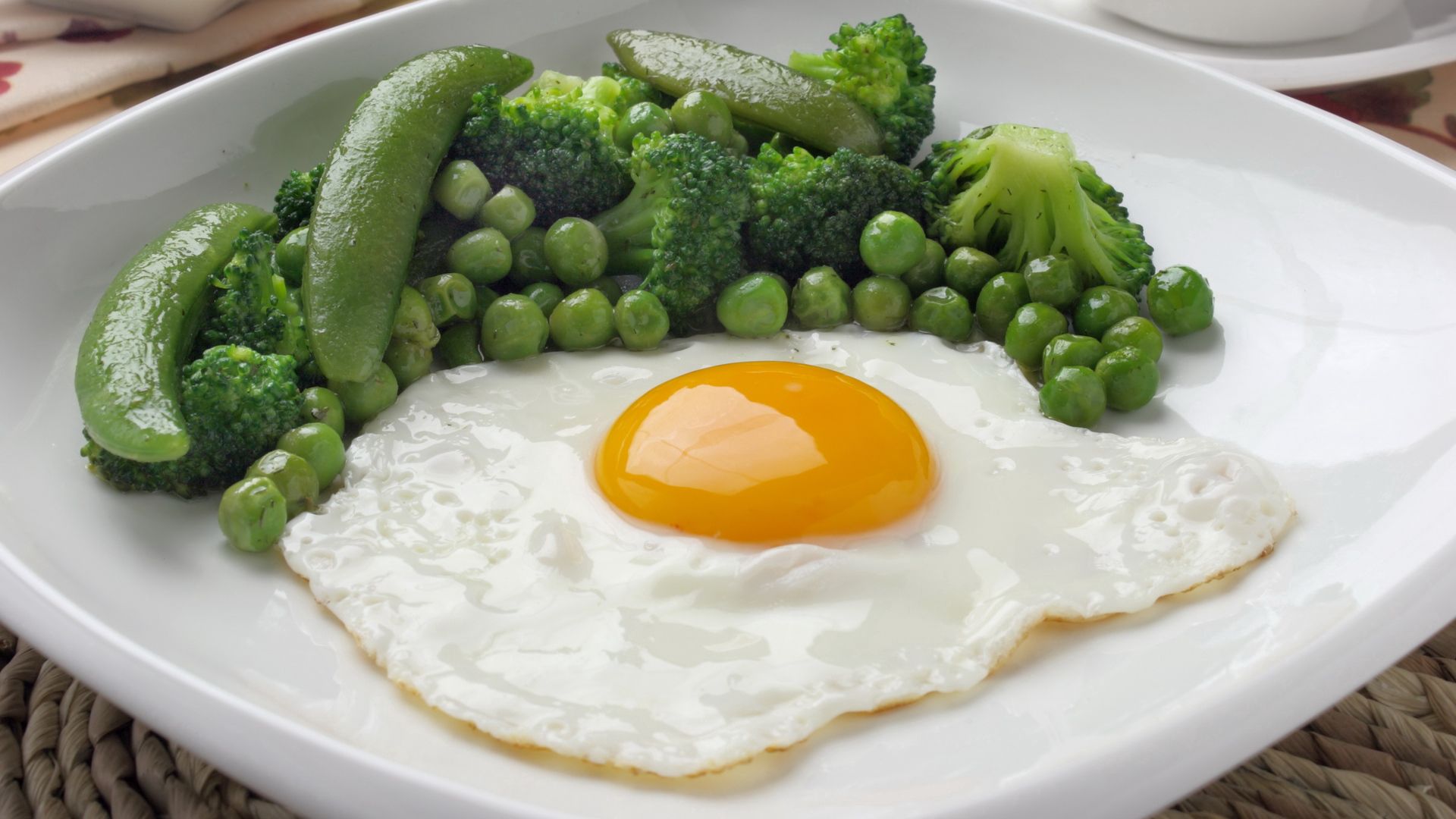 fried eggs, breakfast, peas, broccoli, greens, yolk