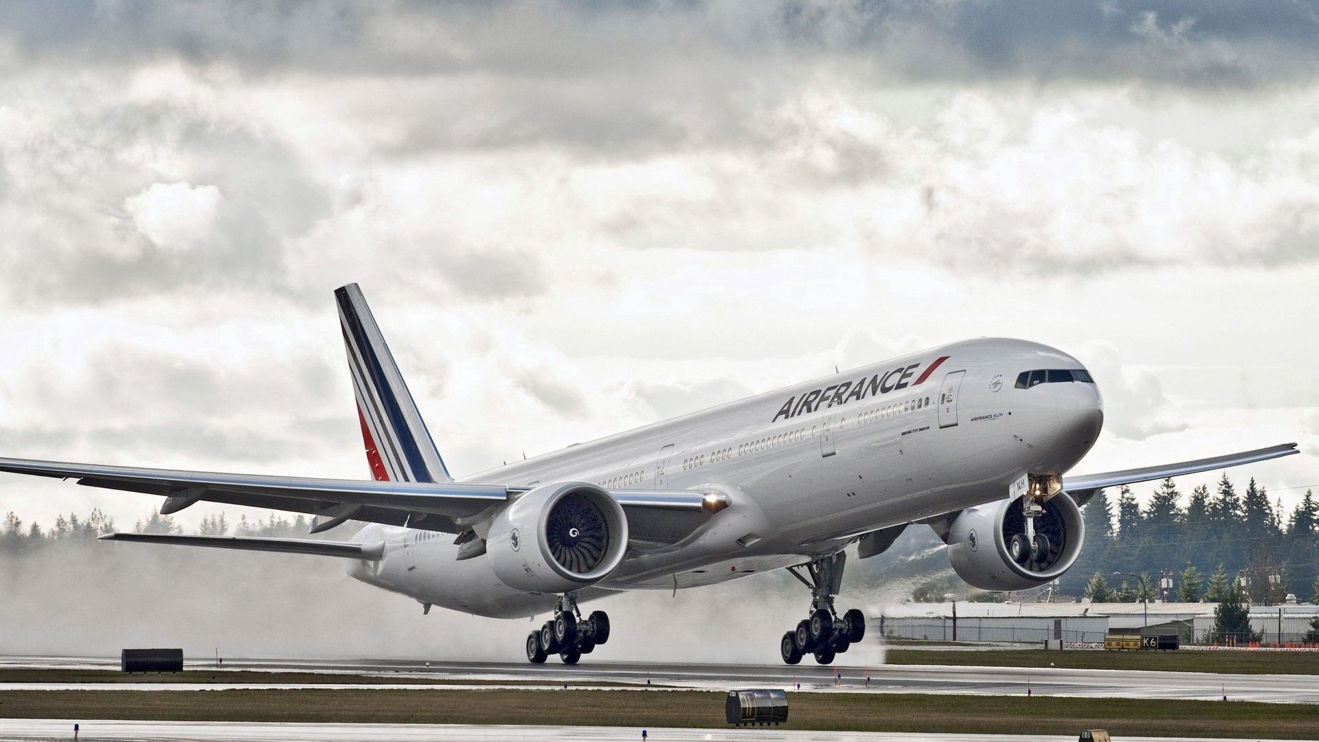 boeing 777, aircraft, runway, sky