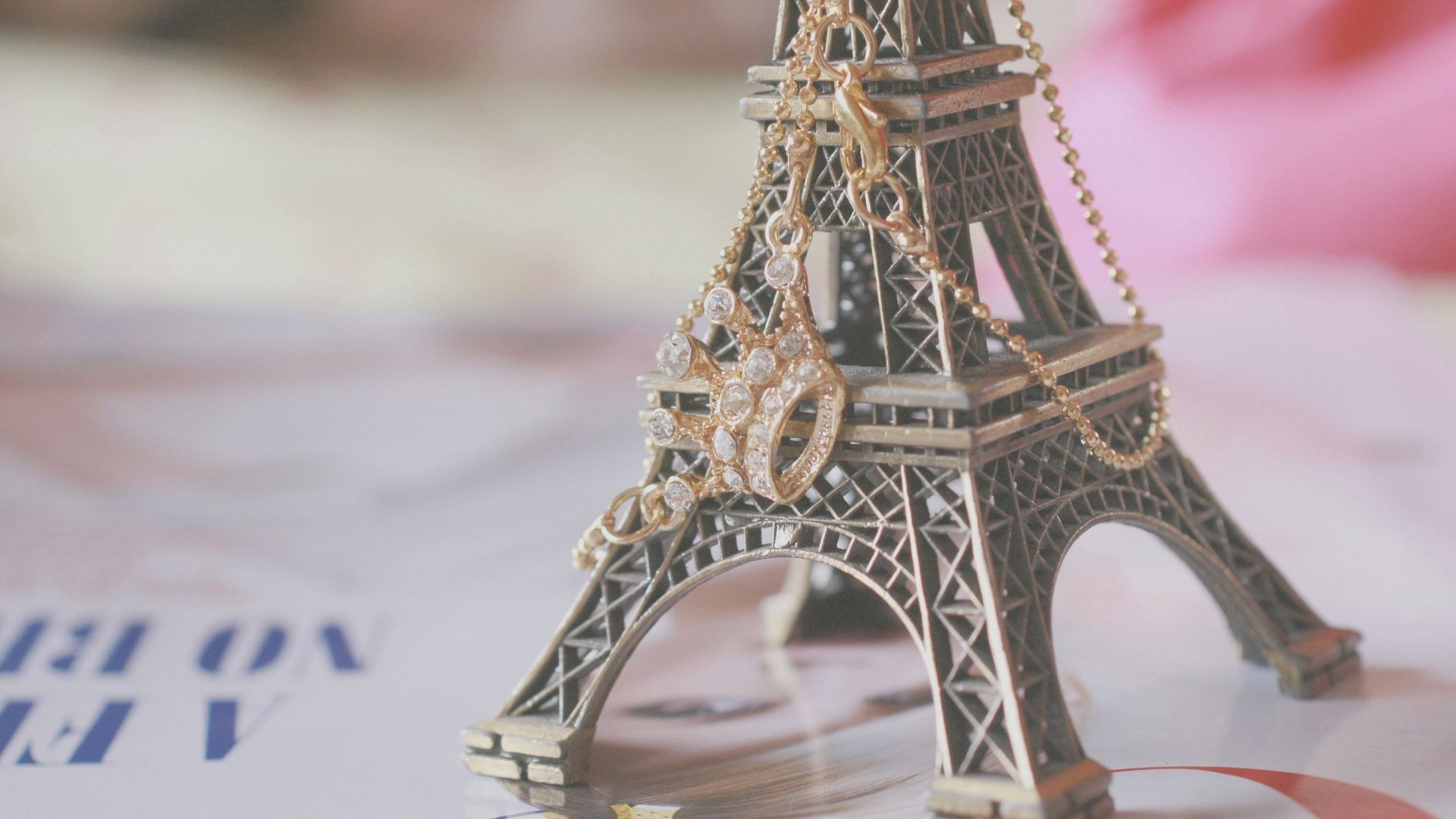 eiffel tower, souvenir, jewelry, macro