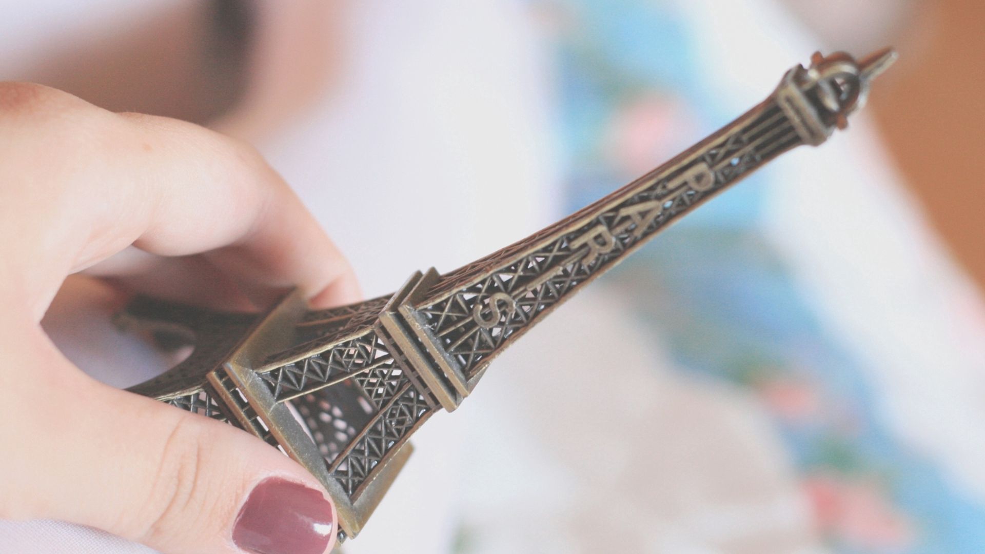 eiffel tower, hand, manicure, figurine