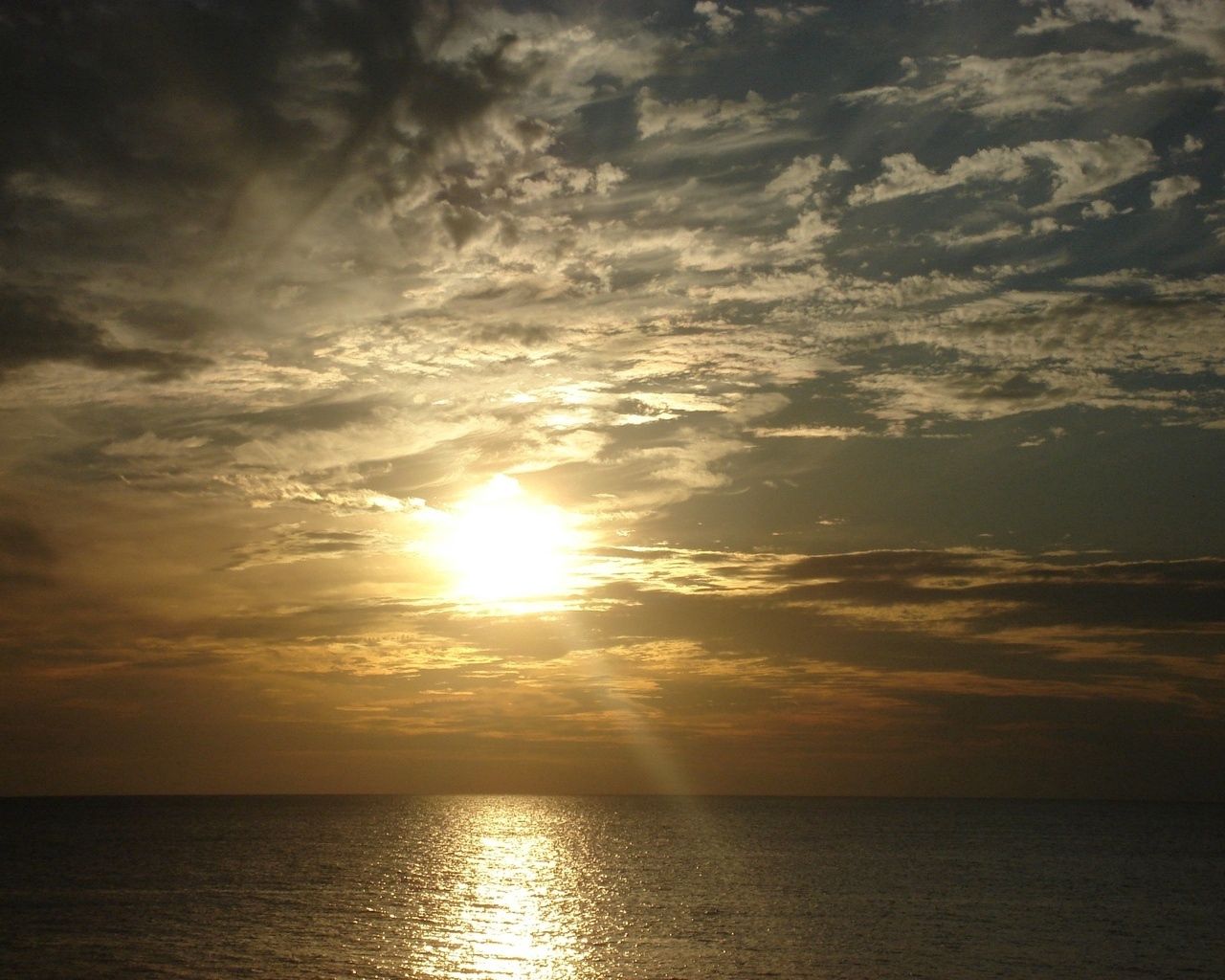 sun, sea, beams, patches of light, horizon