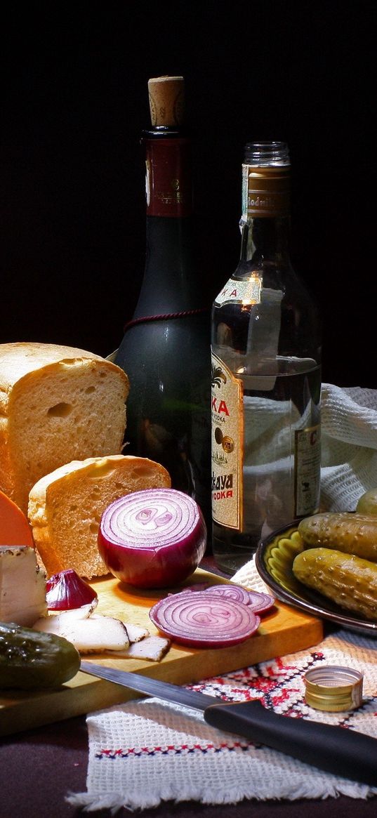 bread, pickles, sausages, drinks