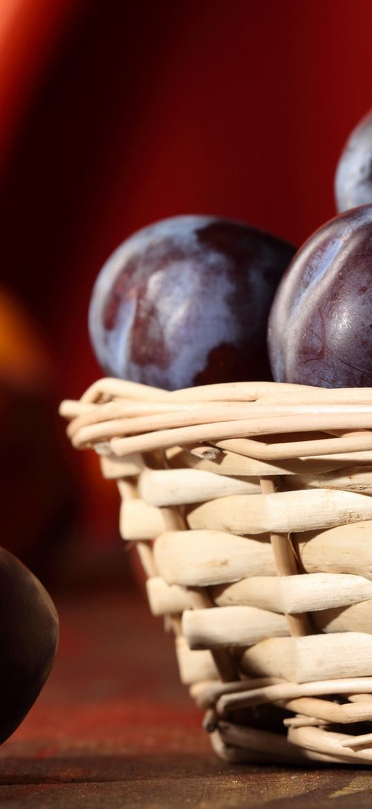 plums, basket, close-up