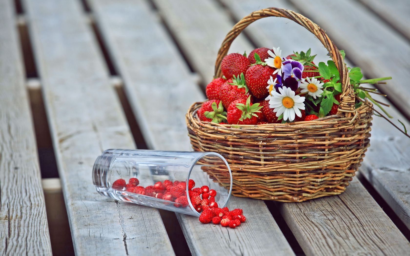 berries, strawberries, strawberry, basket, flowers, daisies, pansies, glass
