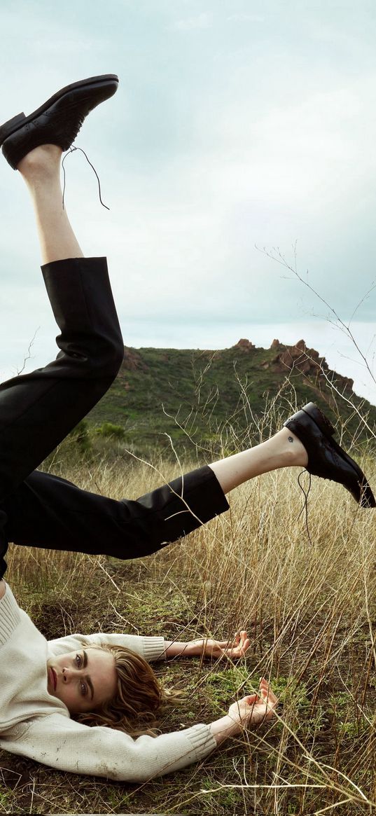 cara delevingne, model, actress, girl, posing, grass, hill, sky