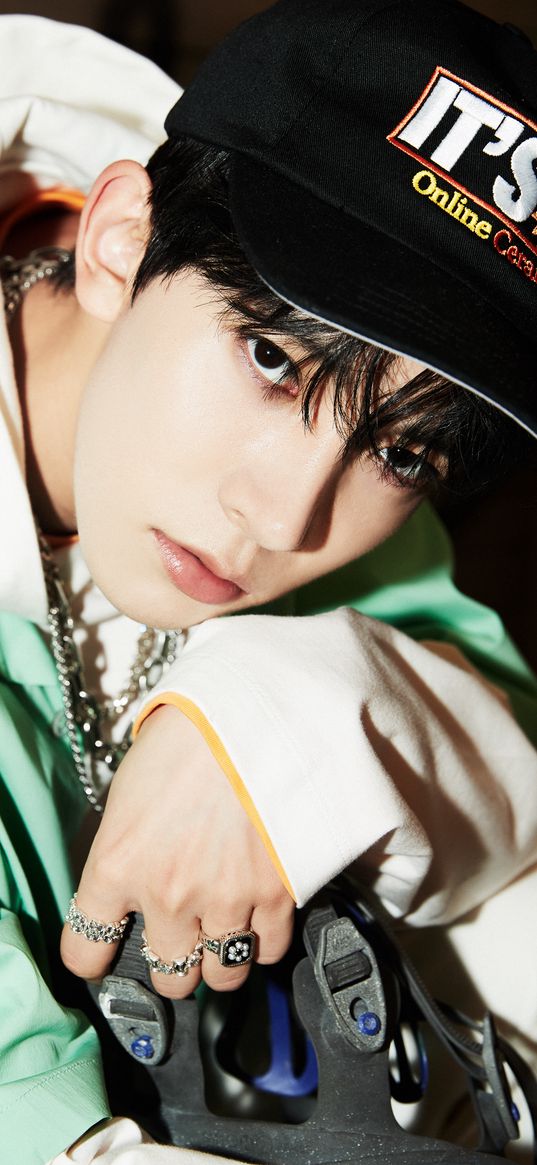 heeseun, boy, singer, k-pop, korean, musician, jewelry, cap