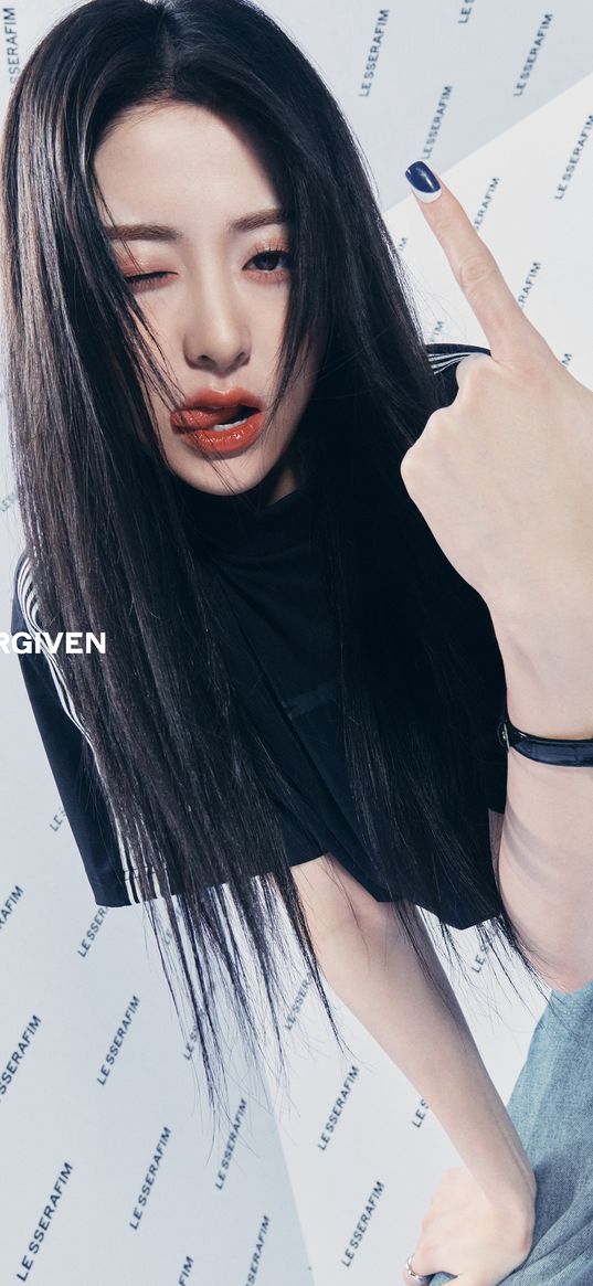 le sserafim, huh yunjin, k-pop, girl group, artist, famous