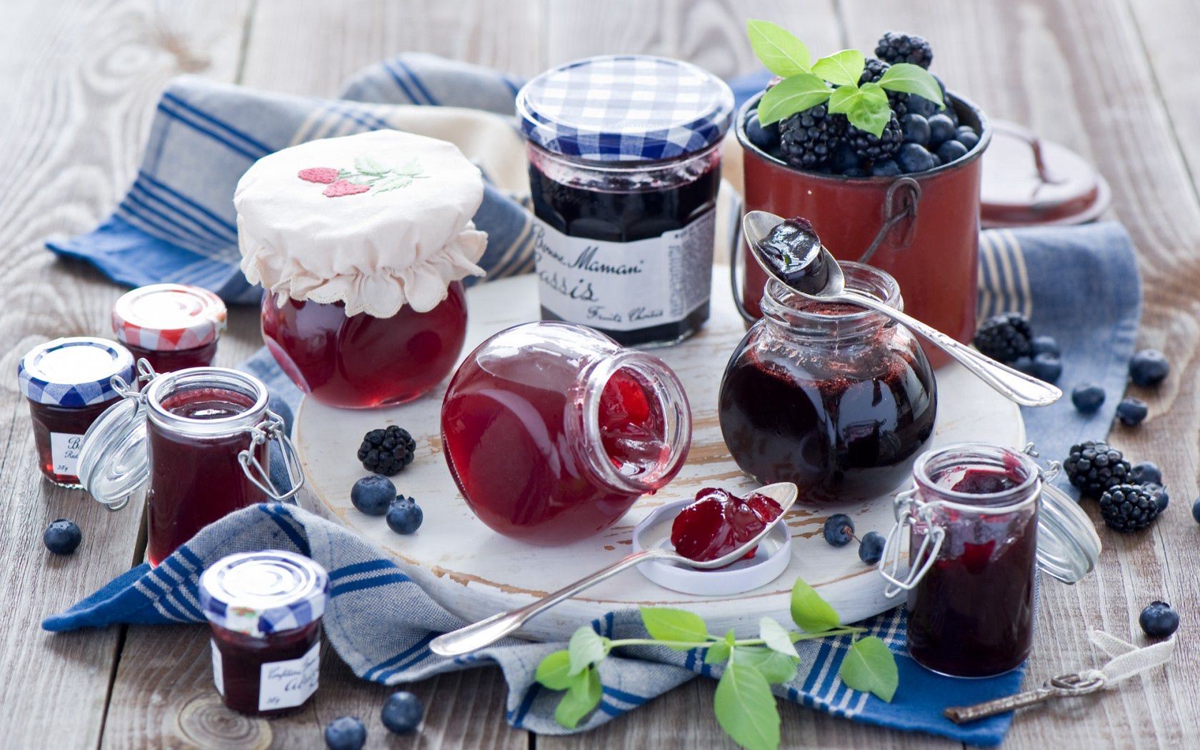 jam, berries, blueberries, blackberries, dishes, spoons, banks