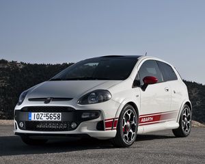 Preview wallpaper abarth, punto evo, 2010, white, sports, front view, cars, track