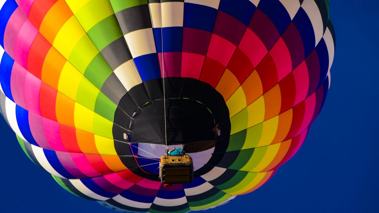 Wallpaper air balloon, basket, bottom view, bright