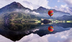 Preview wallpaper air balloon, mountain, lake, reflection