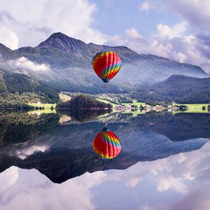 Preview wallpaper air balloon, mountain, lake, reflection