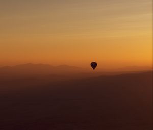 Preview wallpaper air balloon, mountains, sunset, dusk, fog