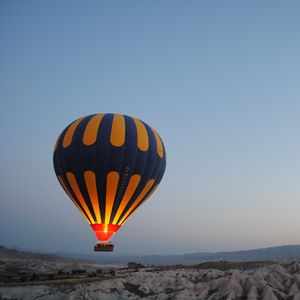 Preview wallpaper air balloon, night, hill