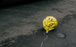 Preview wallpaper air balloon, smile, sad, road, asphalt, cars