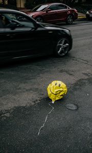 Preview wallpaper air balloon, smile, sad, road, asphalt, cars