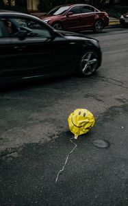 Preview wallpaper air balloon, smile, sad, road, asphalt, cars