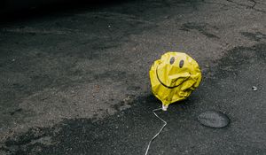 Preview wallpaper air balloon, smile, sad, road, asphalt, cars