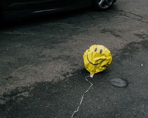 Preview wallpaper air balloon, smile, sad, road, asphalt, cars